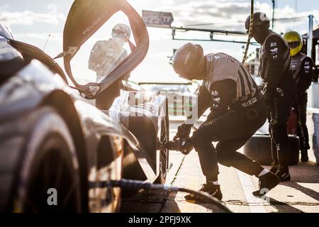 Mécanicien, mécanicien, Peugeot TotalEnergies, Peugeot 9x8, pendant les 1000 miles de Sebring 2023, 1st de la FIA World Endurance Championship 2023, de 15 mars à 17, 2023 sur le circuit international de Sebring à Sebring, Floride, Etats-Unis - photo: FR..d..ric le Floc'h/DPPI/LiveMedia Banque D'Images