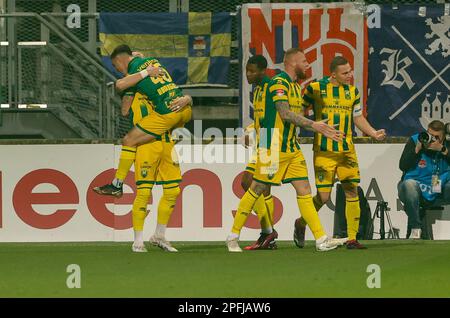 DEN HAAG, PAYS-BAS - MARS 17: Joel Zverrues de l'ADO Den Haag, Guillem Rodriguez de l'ADO Den Haag, Thomas Verheydt de l'ADO Den Haag, Dhoraso Moreo Klas de l'ADO Den Haag, Garçon Kemper de l'ADO Den Haagcélèbre après avoir marqué le premier but de l'équipe lors du match néerlandais de Keukenkampioosdivision entre l'ADO Den Haag et Willem II au Bingoal Stadion 17 mars 2023 à Den Haag, pays-Bas (photo de Hans van der Valk/Orange Pictures) Credit: Orange pics BV/Alay Live News Banque D'Images