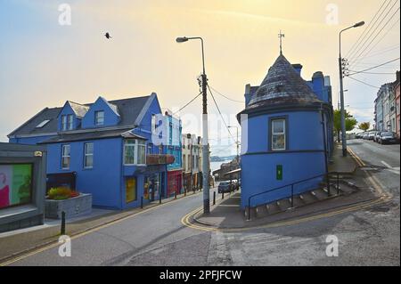 Cobh, Irlande - 07 mai 2022: Rues de Cobh Une journée ensoleillée Banque D'Images