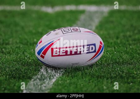 Huddersfield, Royaume-Uni. 17th mars 2023. Un ballon de rugby Betfred Super League Steeden lors du match de la série 5 Huddersfield Giants vs Wigan Warriors au stade John Smith, Huddersfield, Royaume-Uni, 17th mars 2023 (photo de James Heaton/News Images) Credit: News Images LTD/Alay Live News Banque D'Images