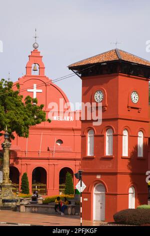 Malaisie, Melaka, Malacca, place des pays-Bas, Christ Church, Tour d'horloge, Banque D'Images