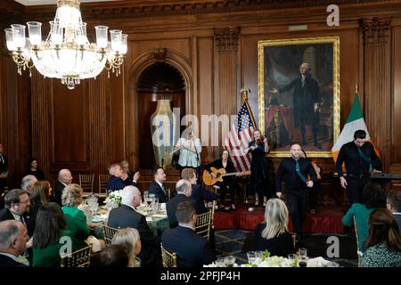 Washington DC, États-Unis. 17th mars 2023. Le groupe chérissent les Dames aux amis de l'Irlande Caucus St. Déjeuner du jour de Patricks au Capitole des États-Unis à Washington, DC sur 17 mars 2023. Credit: Yuri Gripas / Pool via CNP Credit: dpa Picture Alliance/Alay Live News Banque D'Images
