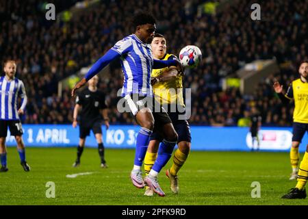 Sheffield, Royaume-Uni. 17th mars 2023. Fisayo DELE-Bashiru #17 de Sheffield mercredi pendant le match Sky Bet League 1 Sheffield mercredi contre Bolton Wanderers à Hillsborough, Sheffield, Royaume-Uni, 17th mars 2023 (photo de Ben Early/News Images) à Sheffield, Royaume-Uni le 3/17/2023. (Photo par Ben Early/News Images/Sipa USA) crédit: SIPA USA/Alay Live News Banque D'Images