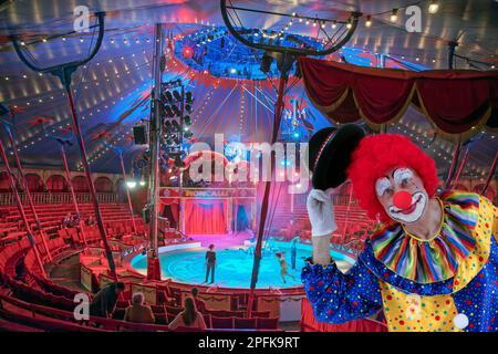 Roncalli Circus Ring avec Clown Banque D'Images