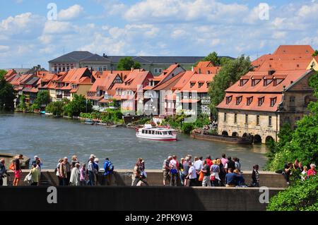 Maison à colombages, Regnitz, touristes, petite Venise, Bamberg, ville de bishop, haute-Franconie, Allemagne Banque D'Images