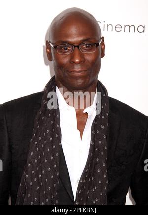 17 mars 2023: LANCE REDDICK, un acteur plus connu pour sa performance sur le fil et pour son travail dans la franchise "John Wick", est décédé à l'âge de 60 ans. Sa cause de décès n'est pas encore claire. PHOTO DU FICHIER TOURNÉ LE: 25 juin 2013, New York, New York, Etats-Unis: L'acteur LANCE REDDICK assiste à la première de New York de 'White House Down' tenue au théâtre Ziegfeld. (Credit image: © Nancy Kaszerman/ZUMAPRESS.com) USAGE ÉDITORIAL SEULEMENT! Non destiné À un usage commercial ! Banque D'Images