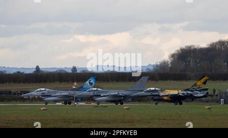 La Force aérienne belge F-16 Faucon se prépare à décoller à la Royal Air Force Waddington, en Angleterre, avant une mission d'entraînement pour l'exercice Cobra Warrior 23-1 14 mars 2023. La Belgique est parmi six autres nations participant à cette itération de Cobra Warrior, renforçant les États-Unis Partenariats et interopérabilité. (É.-U. Photo de la Force aérienne par Airman 1st classe Austin Salazar) Banque D'Images