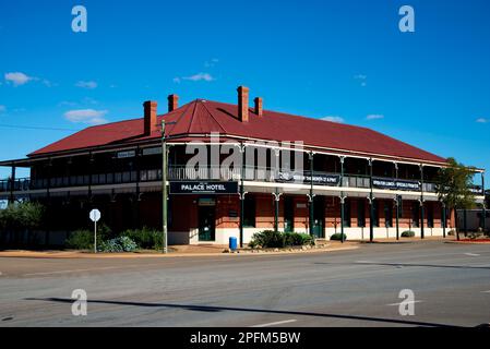 Southern Cross, Australie - 20 avril 2022 : hôtel emblématique construit en 1892 avec un pub traditionnel de style fédération Banque D'Images