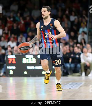 Sabadell, Barcelone, Espagne. 17th mars 2023. Barcelone Espagne 17.03.2023 Nicolas Laprovittola(FC Barcelone ) contrôle le ballon lors du match de basket-ball EuroLeague entre le FC Barcelone et Crvenza Zveda Belgrade au Palau Blaugrana le 17 mars 2022 à Barcelone. (Credit image: © Xavi Urgeles/ZUMA Press Wire) USAGE ÉDITORIAL SEULEMENT! Non destiné À un usage commercial ! Crédit : ZUMA Press, Inc./Alay Live News Banque D'Images