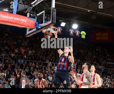 Sabadell, Barcelone, Espagne. 17th mars 2023. Barcelone Espagne 17.03.2023 Jan Vesely (FC Barcelone ) contrôle le ballon lors du match de basket-ball EuroLeague entre le FC Barcelone et Crvenza Zveda Belgrade au Palau Blaugrana le 17 mars 2022 à Barcelone. (Credit image: © Xavi Urgeles/ZUMA Press Wire) USAGE ÉDITORIAL SEULEMENT! Non destiné À un usage commercial ! Crédit : ZUMA Press, Inc./Alay Live News Banque D'Images