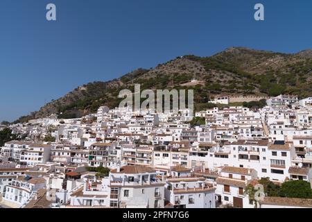 Maisons blanches pueblo blanco colline Mijas Espagne dans le village espagnol en Andalousie Banque D'Images