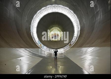 Modane Avrieux, France. 17th mars 2023. Illustration et vue des souffleries, y compris le plus grand tunnel aérodynamique sonique au monde pour les essais d'avions civils et militaires au centre d'Onera Modane-Avrieux, en France, sur 17 mars 2023. ONERA, une concentration d'installations d'essai unique au monde et un acteur clé dans l'aéronautique et la recherche spatiale, le laboratoire aérospatial français. Photo de Tomas Stevens/ABACAPRESS.COM crédit: Abaca Press/Alay Live News Banque D'Images