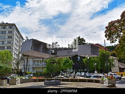 PETROPOLIS, RIO DE JANEIRO, BRÉSIL - 28 octobre 2022 : monument du premier avion de Santos Dumont au 14, place BIS Banque D'Images