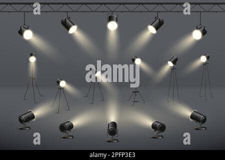Studio Light, spots de scène, 3D lampes. Équipement de concert ou de cinéma, spots photo lumineux suspendus et debout, effets de scène vidéo réalistes, éclairage par projecteur. Illustration vectorielle Illustration de Vecteur