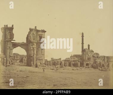 La Tour de l'horloge devant la porte de la garde de l'huissier avril 1858 par Felice Beato Banque D'Images