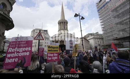 Londres, Royaume-Uni. 18th mars, 2023.les orateurs crient 'BBC', la foule puis crient 'Shame on You', en soutien à Gary Lineker à l'occasion de la Journée des Nations Unies contre le racisme 2023. Credit connu Studio/Alamy Live News Banque D'Images