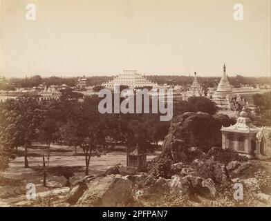 La Pagode incomparable de Mandalay Hill vers 1890 par Felice Beato Banque D'Images