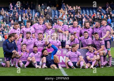 Le capitaine écossais de Jamie Ritchie et le reste de l'équipe d'Écosse ont remporté le trophée après le match des 6 nations Guinness 2023 Ecosse contre Italie au stade Murrayfield, à Édimbourg, au Royaume-Uni, 18th mars 2023 (photo de Steve Flynn/News Images) Banque D'Images