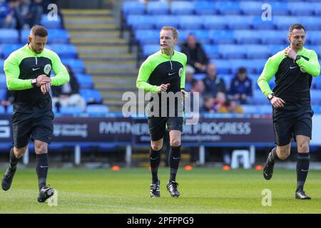 Reading, Royaume-Uni. 18th mars 2023. Arbitre Gavin Ward pendant le pré-jeu se réchauffer avant le match de championnat de Sky Bet Reading vs Hull City au Select car Leasing Stadium, Reading, Royaume-Uni, 18th mars 2023 (photo de Gareth Evans/News Images) à Reading, Royaume-Uni le 3/18/2023. (Photo de Gareth Evans/News Images/Sipa USA) Credit: SIPA USA/Alay Live News Banque D'Images