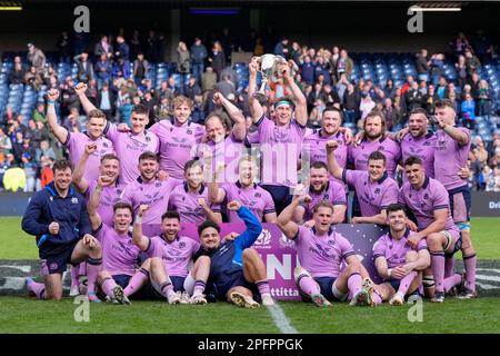 Édimbourg, Royaume-Uni. 18th mars 2023. Le capitaine écossais de Jamie Ritchie et le reste de l'équipe d'Écosse ont remporté le trophée après le match des 6 nations Guinness 2023 Ecosse contre Italie au Murrayfield Stadium, Édimbourg, Royaume-Uni, 18th mars 2023 (photo de Steve Flynn/News Images) à Édimbourg, Royaume-Uni, le 3/18/2023. (Photo de Steve Flynn/News Images/Sipa USA) crédit: SIPA USA/Alay Live News Banque D'Images