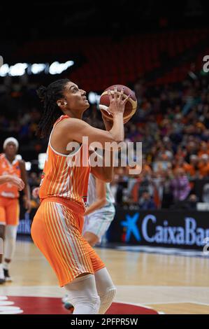 Valence, Espagne. 18th mars 2023. Costanza Verona de Schio Familia en action pendant l'EuroLeague Women 2022/2023 Match P2 entre l'équipe féminine Valencia basket et l'équipe féminine Schio Familia basket à la Cour municipale de Fuente de San Luis. Score final; Valencia 80:75 Famila Schio. Crédit : SOPA Images Limited/Alamy Live News Banque D'Images