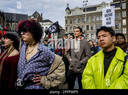 AMSTERDAM - des manifestants marchent contre le racisme et la discrimination. À Amsterdam, cette manifestation est organisée chaque année par le Comité le 21 mars. ANP REMKO DE WAAL pays-bas Out - belgique Out Credit: ANP/Alay Live News Banque D'Images