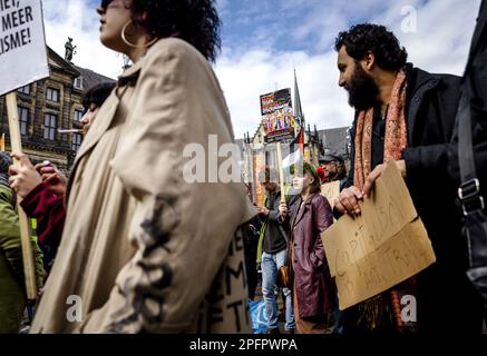 AMSTERDAM - des manifestants marchent contre le racisme et la discrimination. À Amsterdam, cette manifestation est organisée chaque année par le Comité le 21 mars. ANP REMKO DE WAAL pays-bas Out - belgique Out Credit: ANP/Alay Live News Banque D'Images