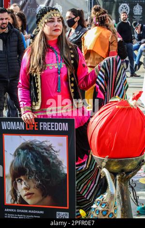 Londres Royaume-Uni 18 mars 2023 une lettre ouverte à Rishi Sunak de la population iranienne vivant en Angleterre pour aider à la récente répression violente par les autorités en Iran. Paul Quezada-Neiman/Alamy Live News Banque D'Images