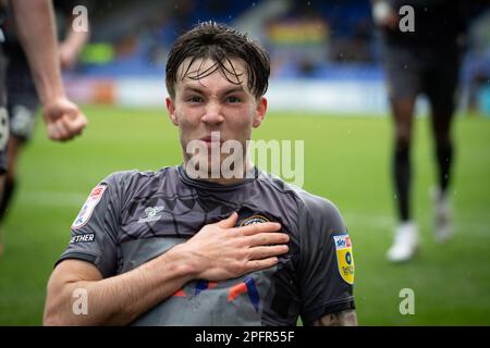 Birkenhead, Royaume-Uni. 18th mars 2023. Charlie McNeill, du comté de Newport, fête ses célébrations après avoir atteint le but 2nd de ses équipes. EFL Skybet deuxième match de football, Tranmere Rovers / Newport County à Prenton Park, Birkenhead, Wirral le samedi 18th mars 2023. Cette image ne peut être utilisée qu'à des fins éditoriales. Utilisation éditoriale uniquement, licence requise pour une utilisation commerciale. Pas d'utilisation dans les Paris, les jeux ou un seul club/ligue/joueur publications.pic par crédit: Andrew Orchard sports photographie/Alamy Live News Banque D'Images