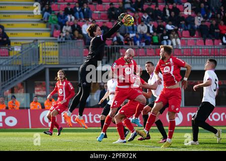 Marco Carnesecchi (Crémonese des États-Unis) pendant le championnat italien série Un match de football entre AC Monza et US Cremonese sur 18 mars 2023 au stade U-Power de Monza, Italie - photo Luca Rossini / E-Mage crédit: Luca Rossini / E-Mage / Alamy Live News Banque D'Images