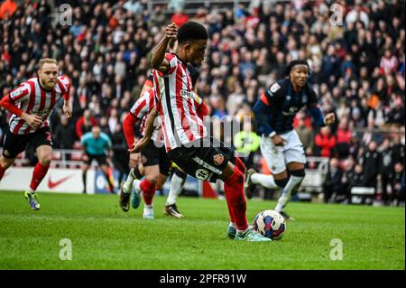 Amad Diallo, de l'AFC Sunderland, prend la peine de son côté contre Luton Town. Credit: Chris Fryatt/Alamy Live News Banque D'Images