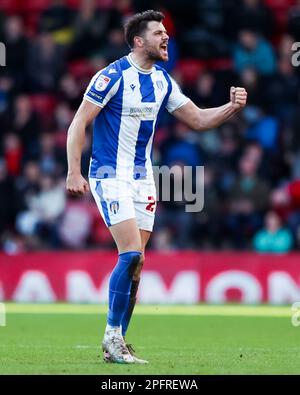 Le Connor Hall de Colchester United célèbre le deuxième but du match de la Sky Bet League Two à Brisbane Road, Londres. Date de la photo: Samedi 18 mars 2023. Banque D'Images