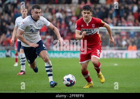 Ryan Giles, de Middlesbrough, prend part à Ben Whiteman, de Preston North End, lors du match de championnat Sky Bet entre Middlesbrough et Preston North End, au stade Riverside, à Middlesbrough, le samedi 18th mars 2023. (Photo : Trevor Wilkinson | MI News) Credit: MI News & Sport /Alay Live News Banque D'Images