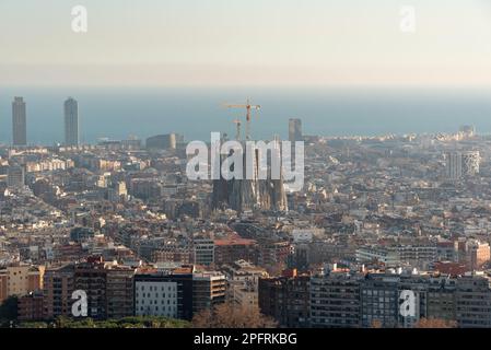 Admirez la vue aérienne imprenable sur Barcelone depuis le haut Banque D'Images