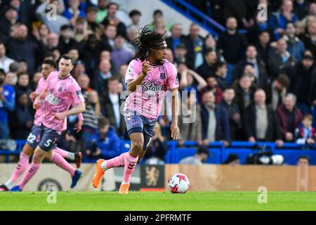 Alex Iwhi d'Everton en action lors du match de la Premier League entre Chelsea et Everton à Stamford Bridge, Londres, le samedi 18th mars 2023. (Photo: Ivan Yordanov | ACTUALITÉS MI) Credit: ACTUALITÉS MI & Sport /Actualités Alay Live Banque D'Images