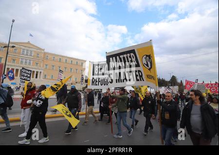 Athènes, Grèce. 18th mars 2023. Manifestation à Athènes contre le racisme, le fascisme et contre la réaction des réfugiés à Athènes, en Grèce, contre 18 mars 2023. (Photo de George Panagakis/Pacific Press/Sipa USA) crédit: SIPA USA/Alay Live News Banque D'Images