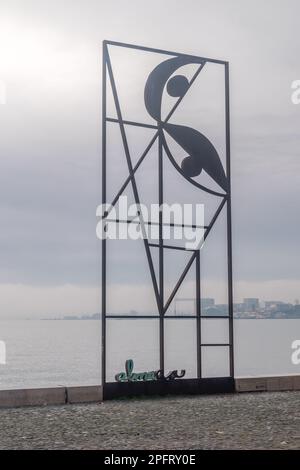 Lisbonne, Portugal - 4 décembre 2022 : sculpture de Reminiscencia (Almada Negreiros). Banque D'Images