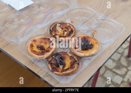 Pack de Pasteis de nata portugais. Banque D'Images