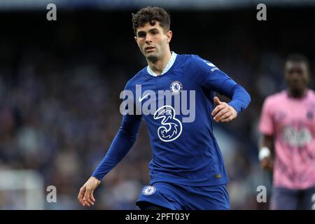 Londres, Royaume-Uni. 18th mars 2023. Christian Pulisic de Chelsea regarde. Match de la Premier League, Chelsea contre Everton au Stamford Bridge à Londres le samedi 18th mars 2023. Cette image ne peut être utilisée qu'à des fins éditoriales. Utilisation éditoriale uniquement, licence requise pour une utilisation commerciale. Aucune utilisation dans les Paris, les jeux ou les publications d'un seul club/ligue/joueur. photo par Megan Ewens/Andrew Orchard sports Photography/Alamy Live News crédit: Andrew Orchard sports Photography/Alamy Live News Banque D'Images