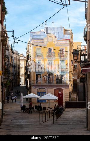 Les rues de Tarragone, le cirque romain, et la mer derrière Banque D'Images