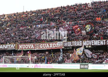 Salerno, Italie. 18th mars 2023. Les fans de Salernitana pendant la série Un match entre US Salernitana 1919 v Bologna FC au Stadio Arechi crédit: Agence de photo indépendante/Alay Live News Banque D'Images