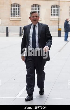 Jonathan Ashworth, Secrétaire d'État fantôme pour le travail et les pensions du Royaume-Uni, arrive aux studios de la BBC dans le centre de Londres avant leur apparition Banque D'Images