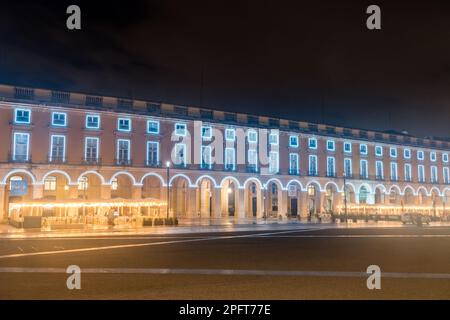 Lisbonne, Portugal - 4 décembre 2022 : Ministère de l'agriculture et du développement rural du portugais de nuit. Banque D'Images