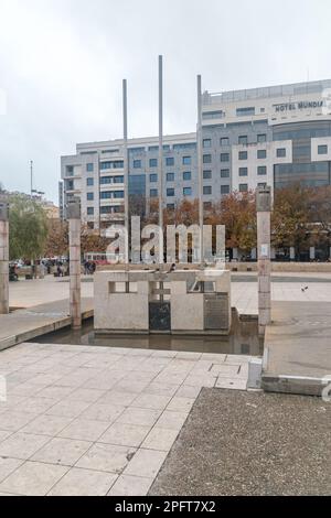 Lisbonne, Portugal - 5 décembre 2022: Vue sur la partie centrale de la place Praca Martim Moniz à Lisbonne. Banque D'Images