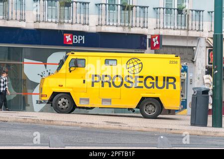 Lisbonne, Portugal - 5 décembre 2022: Voiture blindée de Prosegur, compagnie multinationale de sécurité. Banque D'Images