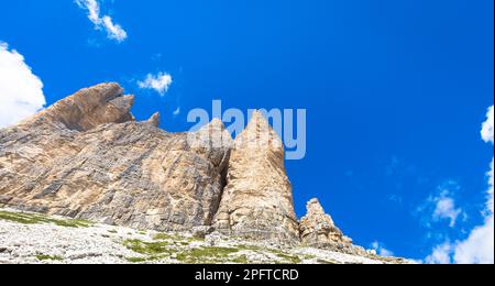 La première des trois pics, la Cima Piccola (2857 m), à la recherche de la base Banque D'Images