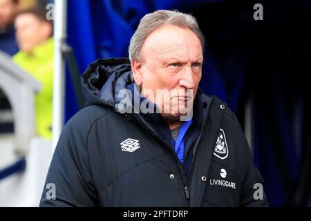 Londres, Royaume-Uni. 18th mars 2023. Neil Warnock, directeur de la ville de Huddersfield, a été vu lors du match de championnat EFL Sky Bet entre Millwall et Huddersfield Town à la Den, Londres, Angleterre, le 18 mars 2023. Photo de Carlton Myrie. Utilisation éditoriale uniquement, licence requise pour une utilisation commerciale. Aucune utilisation dans les Paris, les jeux ou les publications d'un seul club/ligue/joueur. Crédit : UK Sports pics Ltd/Alay Live News Banque D'Images