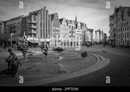 La vieille ville animée de Rostock dans le Banque D'Images