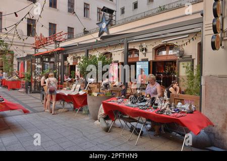 Marché aux puces, Gozsdu udvar, quartier juif, Budapest, Hongrie Banque D'Images