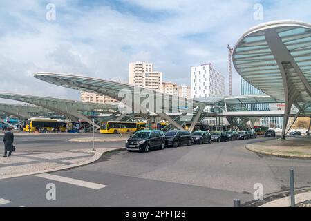 Lisbonne, Portugal - 6 décembre 2022: Gare do Oriente, Lisbonne la gare Oriente est l'un des principaux centres de transport intermodal portugais. Banque D'Images